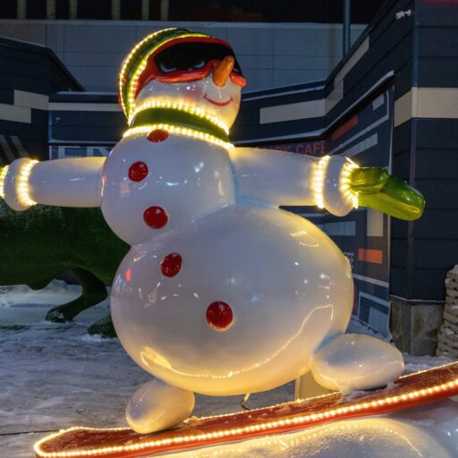 Снеговик сноубордист